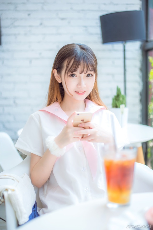 曹操苦笑着点点头，从现场传来的消息，显然不是大规模动兵，而这天底下，有这个能力神不知鬼不觉的靠着小股人马屠杀一百名虎卫外加四百曹刘联军的，恐怕也只有吕布手下，才能出现这样的精锐。